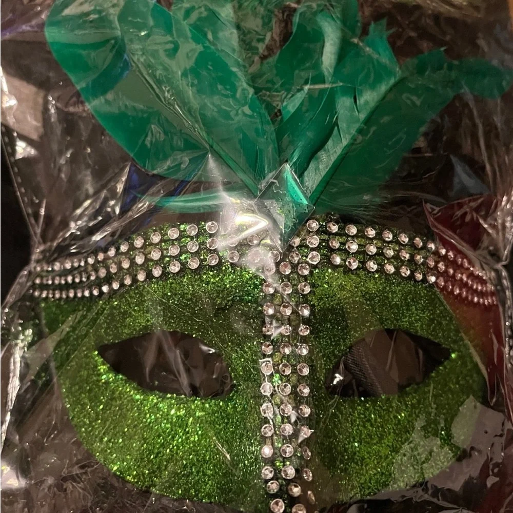 Halloween Green Feathered Masquerade Mask Halloween Costume Rhinestone Accessory